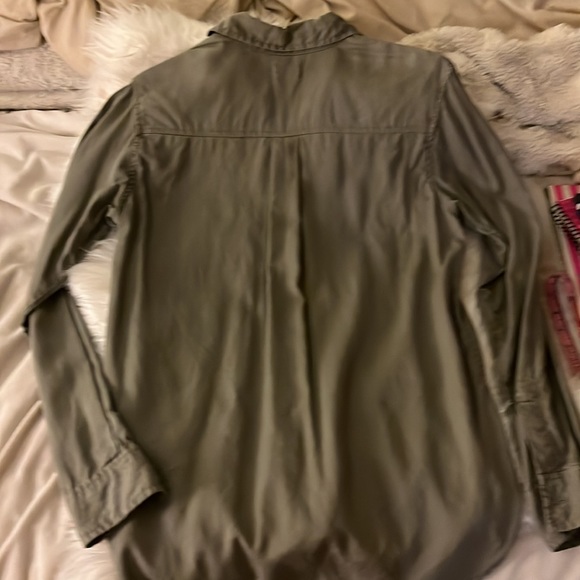 Cute army green community shirt - Picture 5 of 5